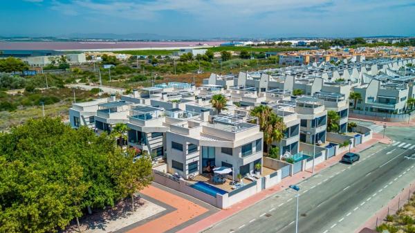 Casa o chalet independiente en Calle Urbano Arregui, 123, La Veleta, Torrevieja thumbnail 2