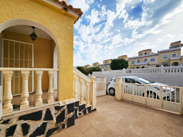 Casa o chalet independiente en Avenida del Carabasí, Arenales del Sol, Elche / Elx photo 2