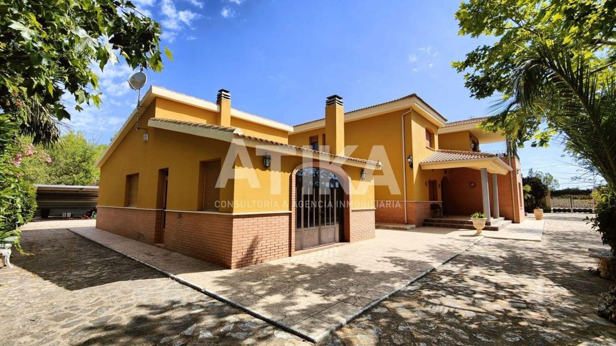 Propiedades en venta y alquiler en España photo 1