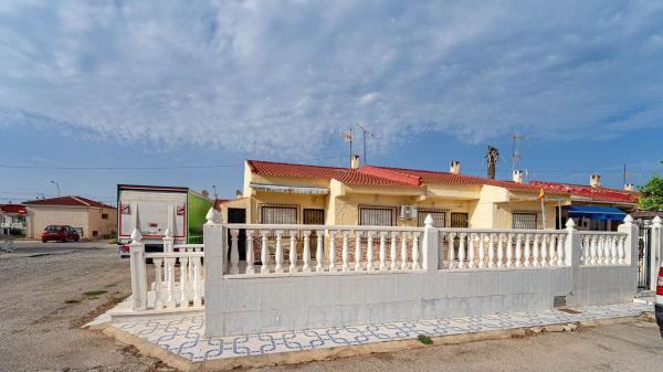 Casa o chalet independiente en Calle Verano, La Siesta - El Salado - Torreta, Torrevieja photo 1
