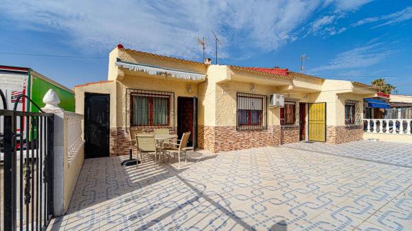 Casa o chalet independiente en Calle Verano, La Siesta - El Salado - Torreta, Torrevieja photo 2