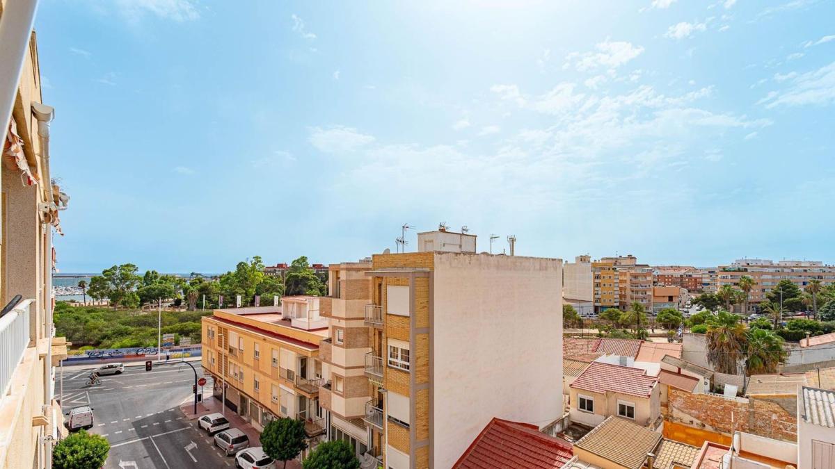 Sale of apartment in Piso en Calle Villa Madrid, Puerto Deportivo, Torrevieja, Torrevieja
photo 1