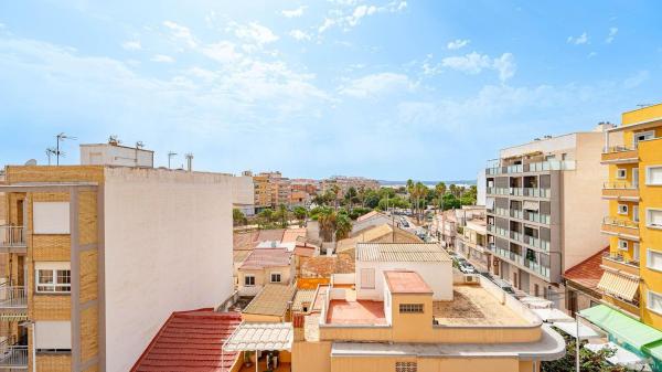 Sprzedaż mieszkania w Piso en Calle Villa Madrid, Puerto Deportivo, Torrevieja, Torrevieja
thumbnail 2