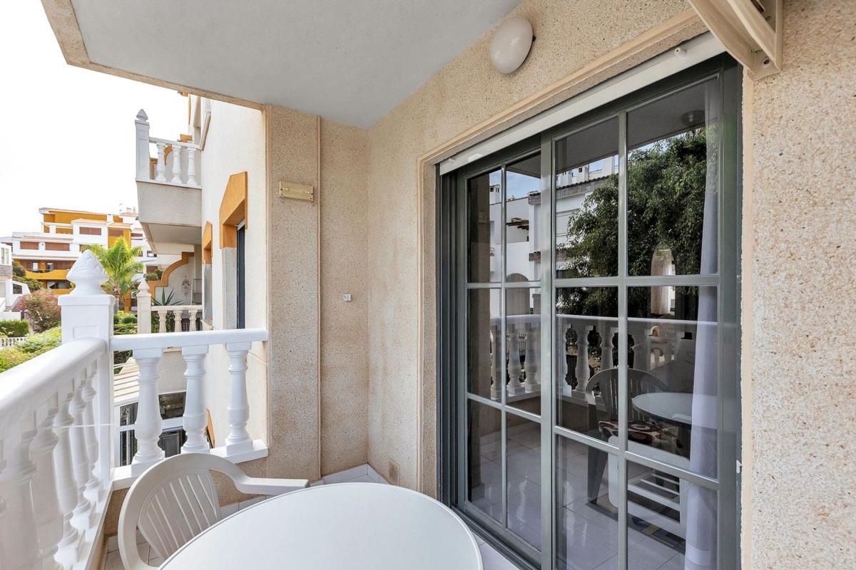 Venta de piso en Piso en Calle Caballito de Mar, Punta Prima, Torrevieja, Torrevieja
photo 4