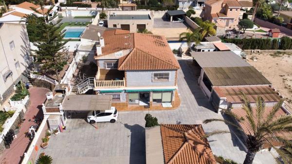 Casa o chalet independiente en Calle Nogal, Los Girasoles, San Vicente del Raspeig photo 1