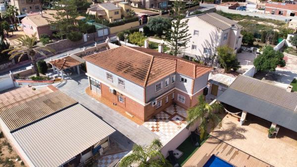 Casa o chalet independiente en Calle Nogal, Los Girasoles, San Vicente del Raspeig thumbnail 2