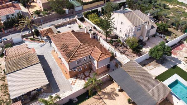 Casa o chalet independiente en Calle Nogal, Los Girasoles, San Vicente del Raspeig photo 4