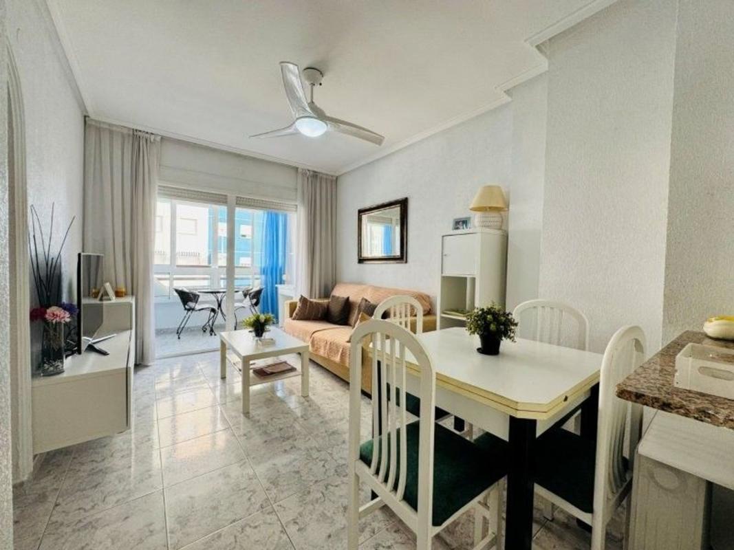 Venta de piso en Piso en Gaspar Perrelló, Torrevieja, Torrevieja
 photo 2