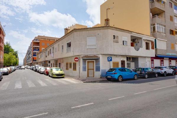 Piso en venta en Piso en Calle Urbano Arregui, El Acequión, Torrevieja, Torrevieja photo 1