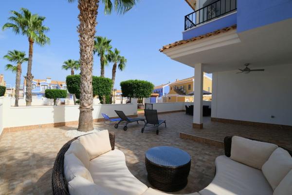 Sprzedaż mieszkania w Piso en Lomas de Cabo Roig, Orihuela, Orihuela
thumbnail 2