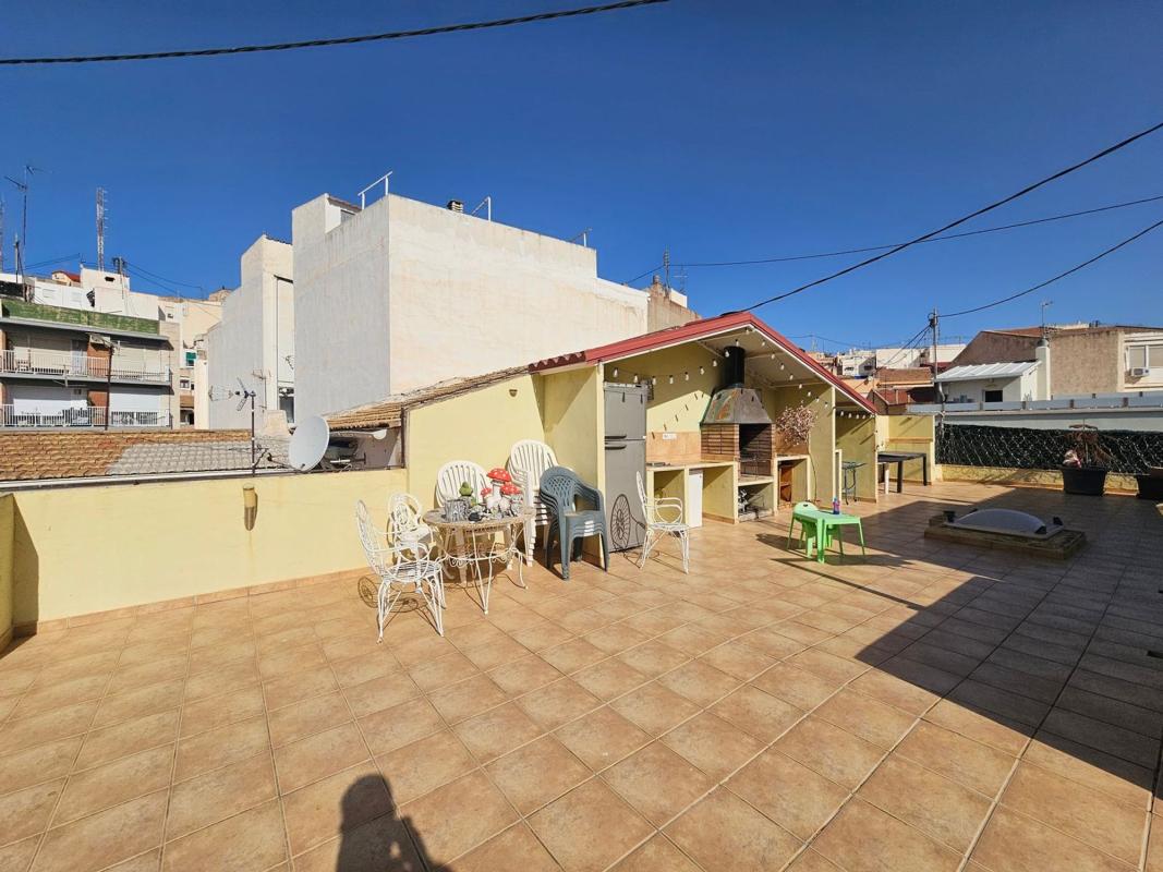 Building Residential of 560m2 for sale in Alicante photo 1