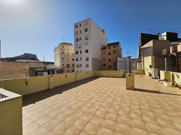 Building Residential of 560m2 for sale in Alicante photo 4