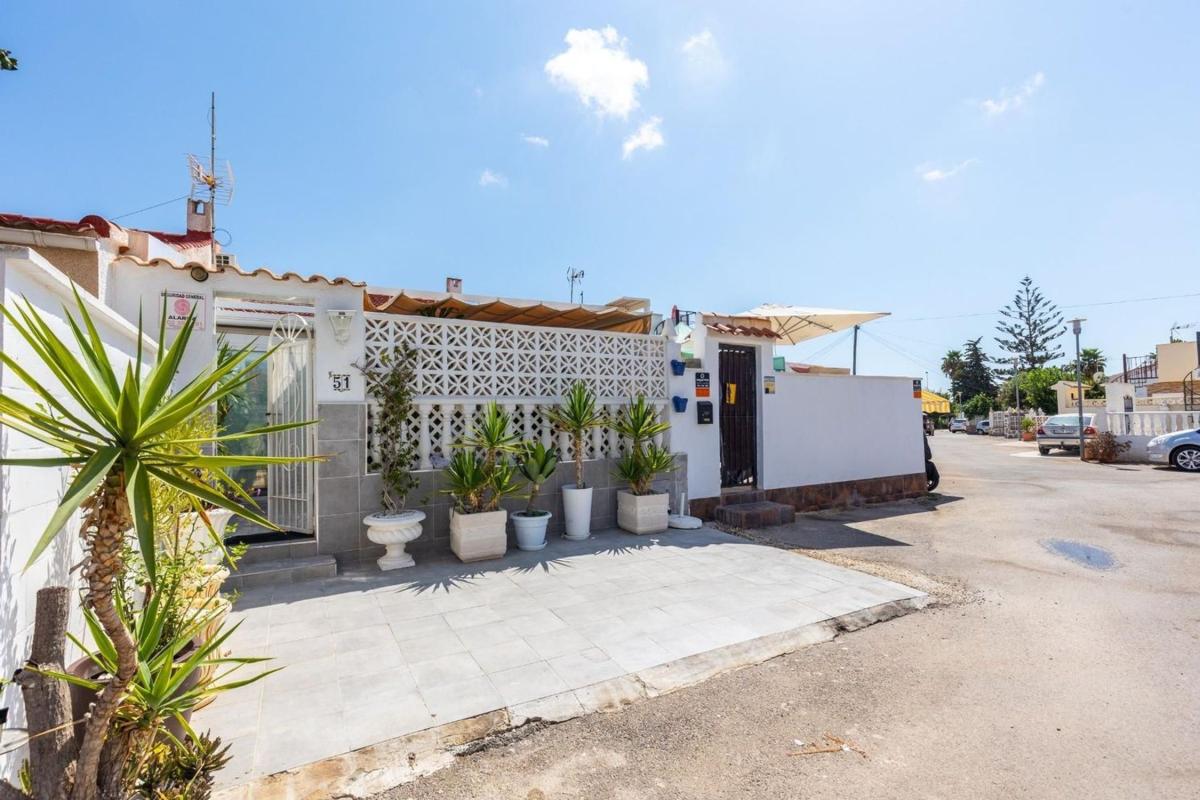 Sprzedaż szeregowego domku w Chalet adosado en La Siesta - El Salado - Torreta, Torrevieja , Torrevieja photo 2