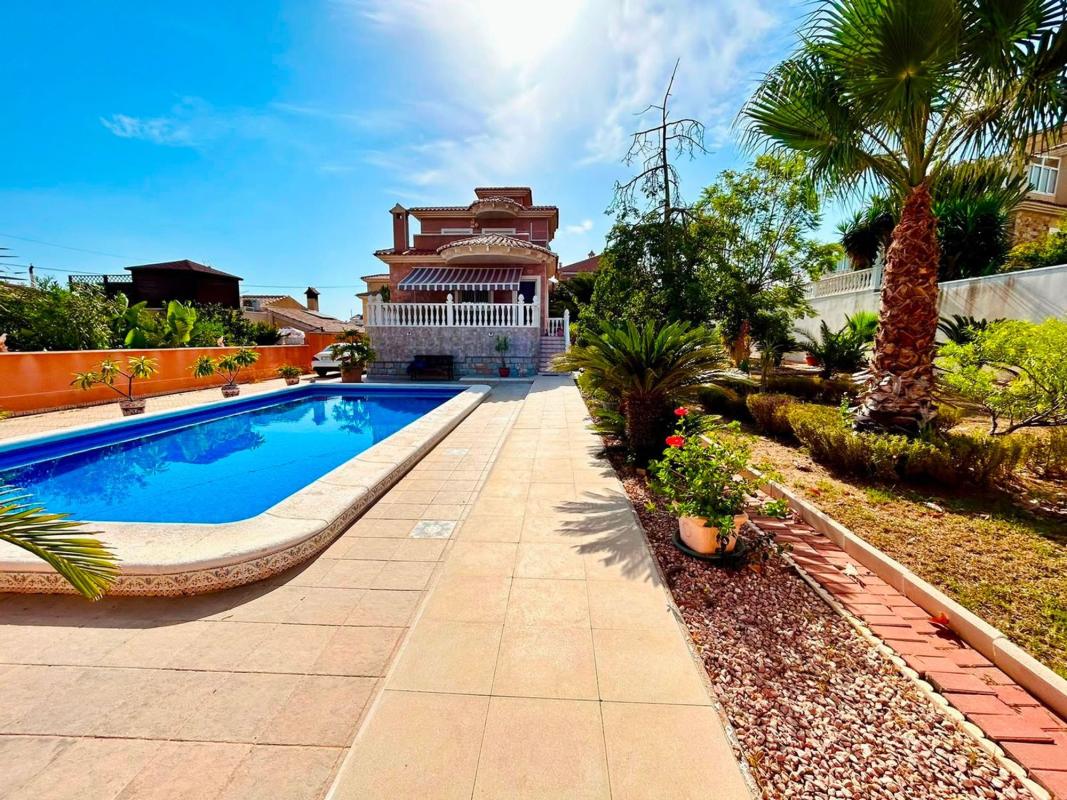 Sprzedaż niezależnego domku jednorodzinnego w Casa o chalet en Los Balcones - Los Altos del Edén, Torrevieja, Torrevieja photo 1