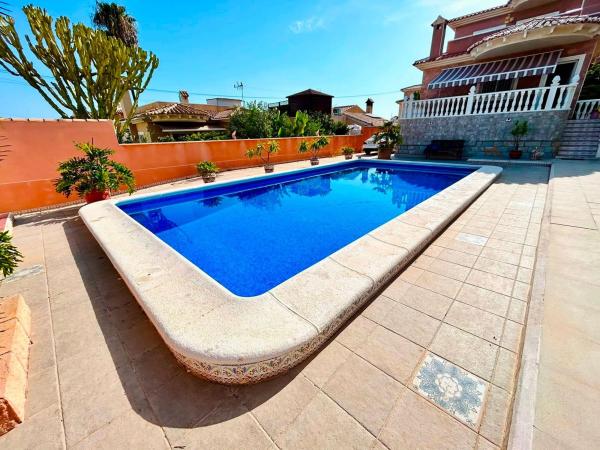Chalet wolnostojący na sprzedaż w Casa o chalet en Los Balcones - Los Altos del Edén, Torrevieja, Torrevieja thumbnail 1