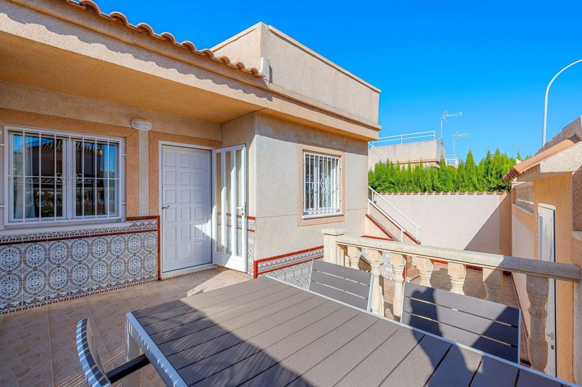 Sprzedaż niezależnego domku jednorodzinnego w  Casa o chalet en Parque Acuático - Sector 25, Torrevieja, Torrevieja photo 2