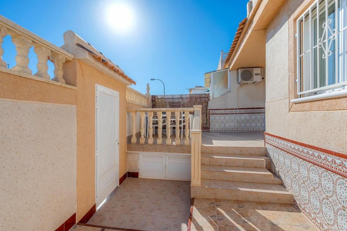 Sprzedaż niezależnego domku jednorodzinnego w  Casa o chalet en Parque Acuático - Sector 25, Torrevieja, Torrevieja photo 3