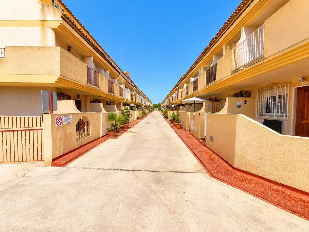 Sale of townhouse in Chalet adosado en p Flamenca CL 3, Playa Flamenca, Orihuela , Orihuela photo 5