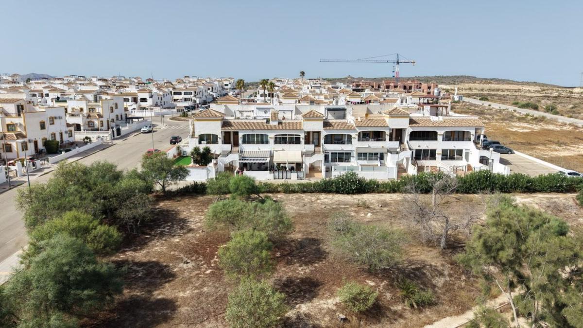 Sprzedaż mieszkania w Piso en Desamparados-Hurchillo-Torremendo, Orihuela, Orihuela
photo 1