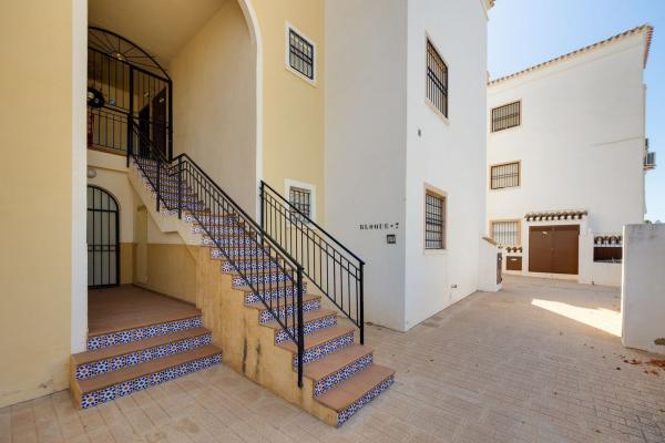 Venta de piso en Piso en Calle Ramon Rubial, 7, La Veleta, Torrevieja, Torrevieja
 photo 1
