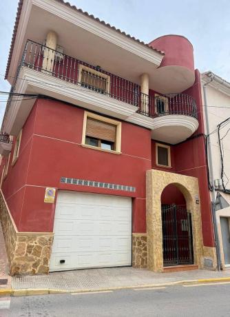 Частный шале на продаже в Casa o chalet en Plaza Molino, Pinoso, Пиносo photo 1