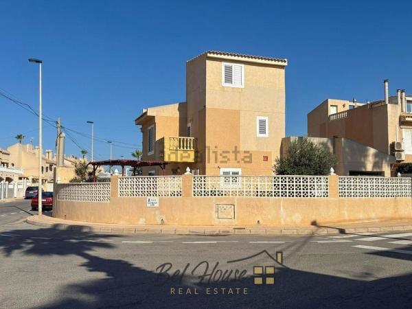 Chalet adosado en Zona los Frutales, Torrevieja photo 4