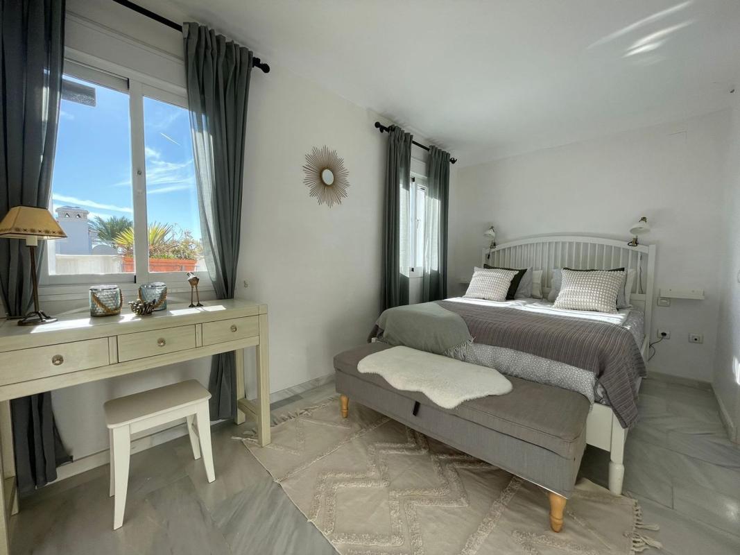 Sprzedaż poddasza w Ático en Urbanización Los Naranjos de Marbella, 6, La Dama de Noche-La Alzambra, Marbella, Marbella photo 3