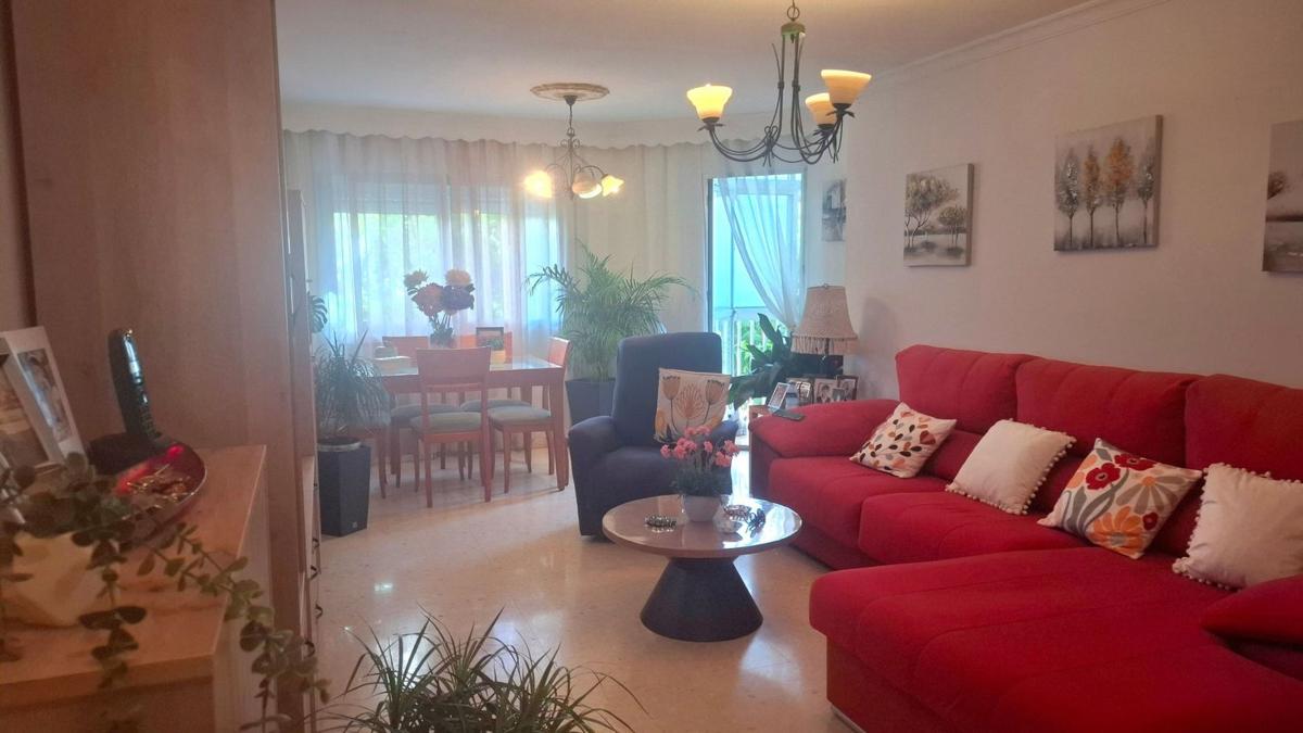 Venta de piso en Piso en Avenida Andalucía, 132, Sierra de Estepona-Avda de Andalucia, Estepona, Estepona
photo 1