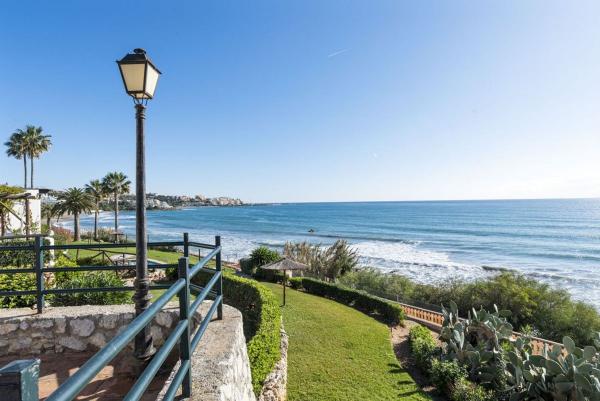 Chalet pareado en Zona Calvario, Estepona thumbnail 3