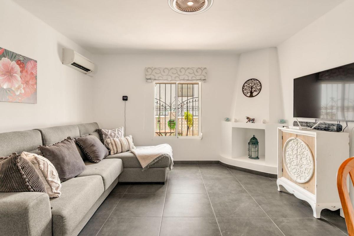 Продажа таунхауса в Chalet adosado en Burriana, Nerja , Нерха photo 2