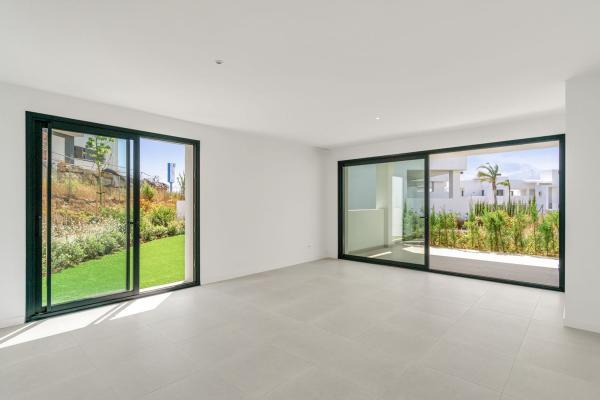 Продажа квартиры на Piso en Calle Josefina Samper, Guadalobón, Estepona, Эстепона
thumbnail 2