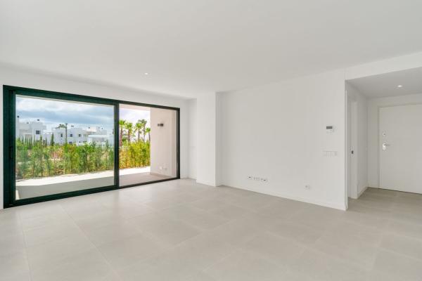 Продажа квартиры на Piso en Calle Josefina Samper, Guadalobón, Estepona, Эстепона
thumbnail 3