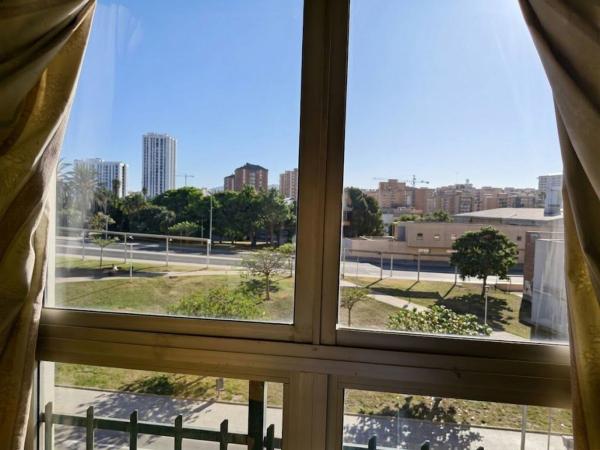 Venta de piso en Piso en Pasaje Emilio López Cerezo, 6, Cruz del Humilladero - Los Tilos, Málaga, Málaga
 photo 3