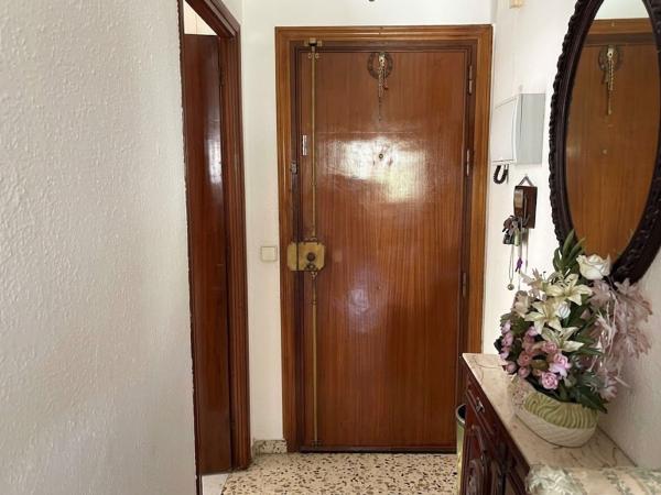 Venta de piso en Piso en Pasaje Emilio López Cerezo, 6, Cruz del Humilladero - Los Tilos, Málaga, Málaga
 photo 4