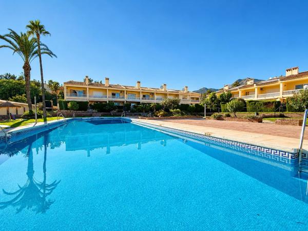 Chalet adosado en Ronda del Golf Este, 35, Nueva Torrequebrada, Benalmádena photo 1