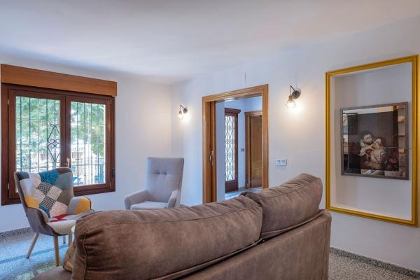 Chalet pareado en Calle Emilia Pardo Bazán, 15, Huerta Nueva, Estepona thumbnail 2
