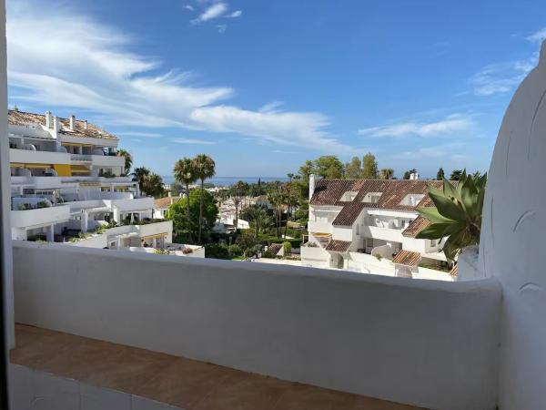 Venta de piso en Piso en Calle de las Adelfas, 3, Nueva Andalucía, Marbella, Marbella
 photo 1