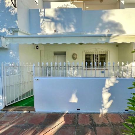 Chalet adosado en Avenida de la naciones, 32, Parque Central, Estepona thumbnail 3