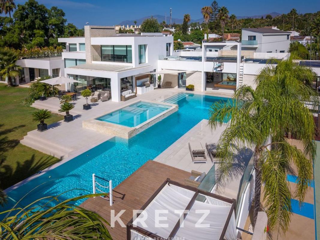 Sprzedaż niezależnego domku jednorodzinnego w Casa o chalet en Calle de Ojen, 24, Paraiso-Barronal, Estepona, Estepona photo 1