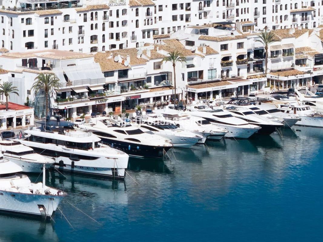 Продажа квартиры на Piso en Puerto Banús, Marbella, Марбелла
photo 2