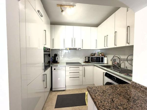 Venta de piso en Piso en Paraiso-Barronal, Estepona, Estepona
 photo 3