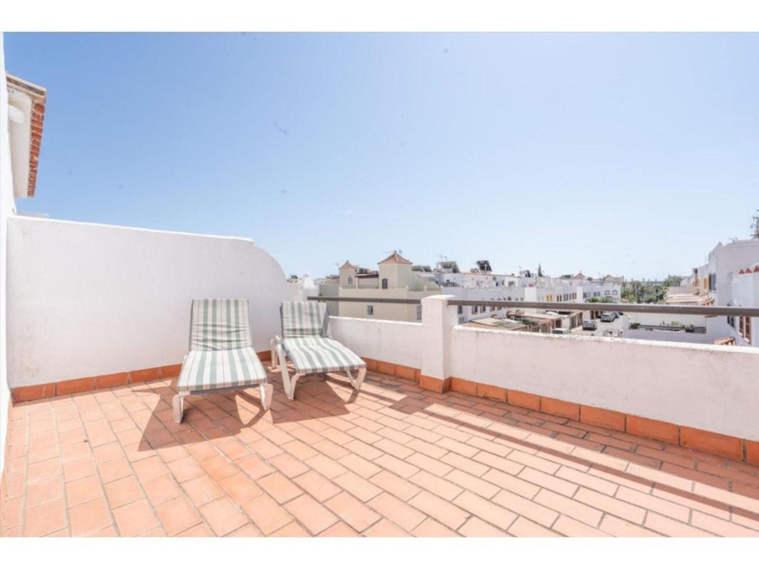 Venta de chalet adosado en Chalet adosado en Calle Vigo, Sierra de Estepona-Avda de Andalucia, Estepona , Estepona photo 2