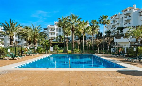 Chalet adosado en Arroyo Las Cañas, 7, La Concha-Resina Golf, Estepona photo 1