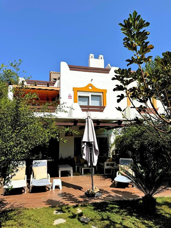 Sprzedaż szeregowego domku w  Chalet adosado en Arroyo Las Cañas, 7, La Concha-Resina Golf, Estepona , Estepona photo 2