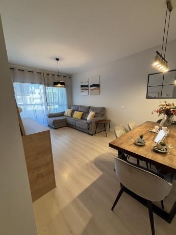 Venta de piso en Piso en Calle Altair, 19, Puertosol - Santa Isabel, Málaga, Málaga
photo 1