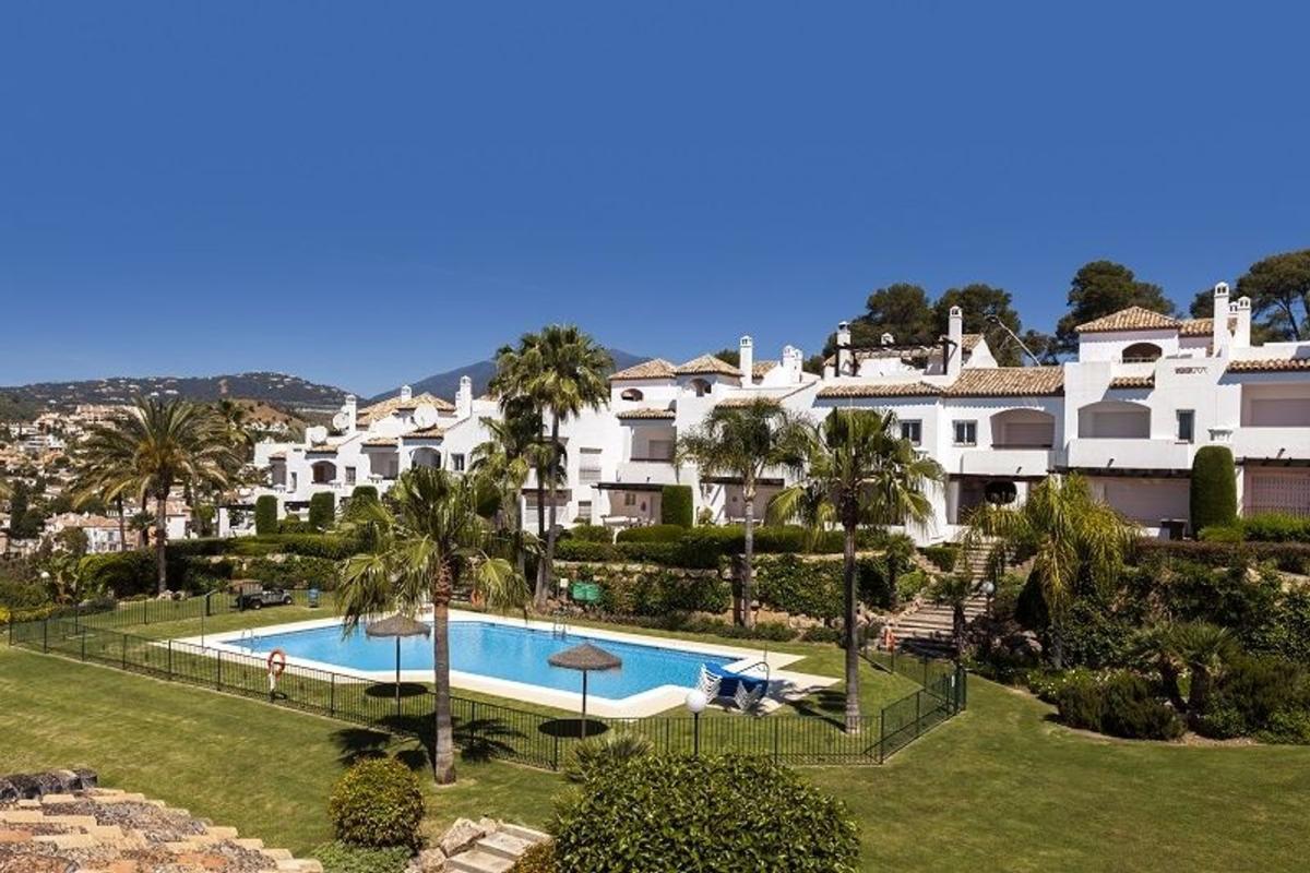 Venta de chalet adosado en Chalet adosado en Calle las Aguilas, 168, Aloha, Marbella , Marbella photo 1
