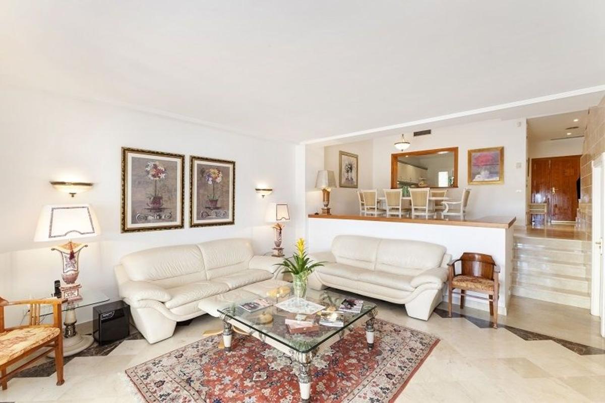 Venta de chalet adosado en Chalet adosado en Calle las Aguilas, 168, Aloha, Marbella , Marbella photo 2