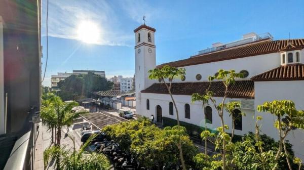 Venta de piso en Piso en Plaza de la Constitución, Zona Puerto Deportivo, Fuengirola, Fuengirola
photo 1