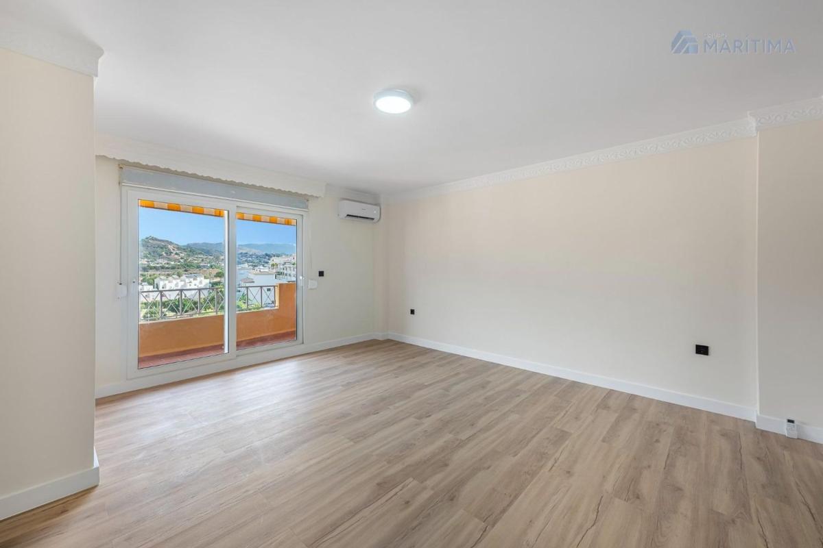Venta de piso en Piso en Sierra de Estepona-Avda de Andalucia, Estepona, Estepona
photo 1