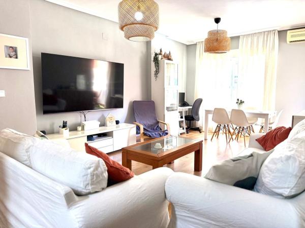 Venta de piso en Piso en Avenida Jane Bowles, 4, Ciudad Jardín, Málaga, Málaga
thumbnail 3